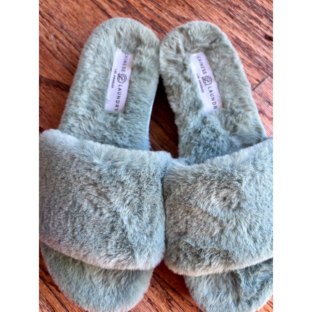 Chinese Laundry Pale Blue Faux Fur Slide Slippers | Women’s Size 8.5